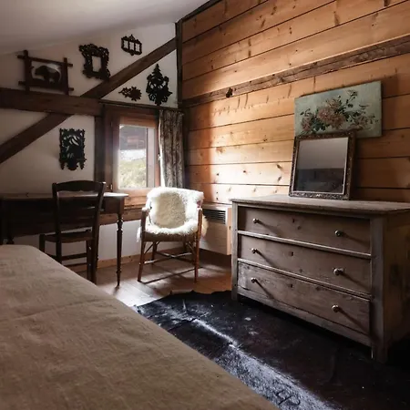 Chalet Le Ruisseau, Lindarets, Authentique, 11 Personnes *