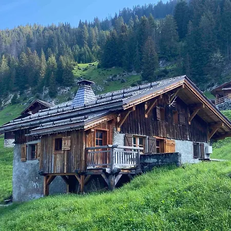 Chalet Le Ruisseau, Lindarets, Authentique, 11 Personnes