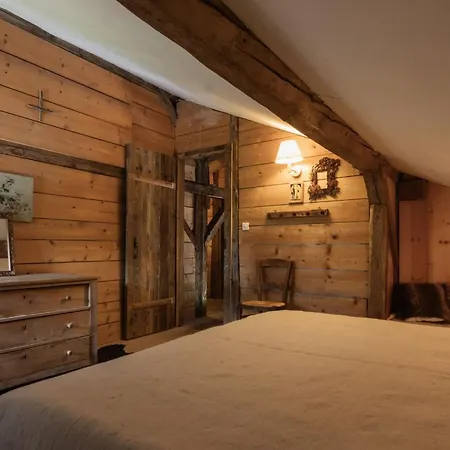 Chalet Le Ruisseau, Lindarets, Authentique, 11 Personnes *